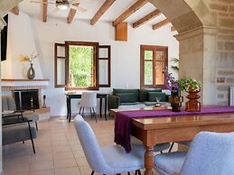 Villa in Prines With White Mountains View