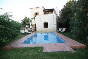 Villa in Prines With White Mountains View