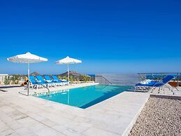 Villa in Rhodes With Infinity Pool & BBQ