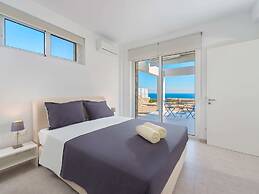 Villa in Rhodes With Infinity Pool & BBQ