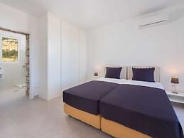 Villa in Rhodes With Infinity Pool & BBQ