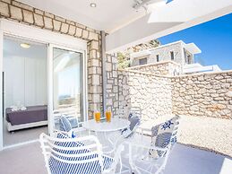 Villa in Rhodes With Infinity Pool & BBQ