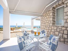 Villa in Rhodes With Infinity Pool & BBQ