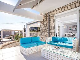 Villa in Rhodes With Infinity Pool & BBQ