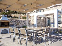 Villa in Rhodes With Infinity Pool & BBQ