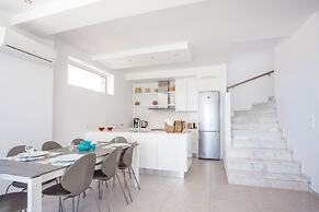 Villa in Rhodes With Infinity Pool & BBQ