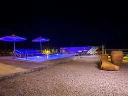 Villa in Rhodes With Infinity Pool & BBQ