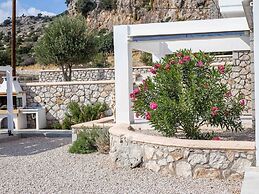 Villa in Rhodes With Infinity Pool & BBQ