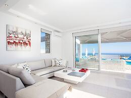Villa in Rhodes With Infinity Pool & BBQ