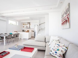 Villa in Rhodes With Infinity Pool & BBQ