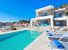 Villa in Rhodes With Infinity Pool & BBQ