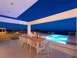 Villa in Rhodes With Infinity Pool