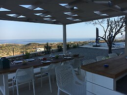Villa in Rhodes With Infinity Pool