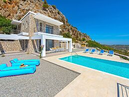 Villa in Rhodes With Infinity Pool