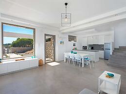Villa in Rhodes With Infinity Pool