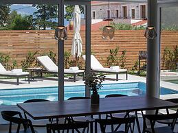 Luxurious Villa With Private Pool and Garden