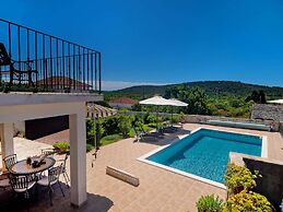 Modern Villa in Grohote With Pool