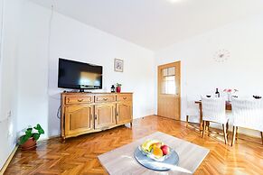 Apartment in Slivnica With Private Pool