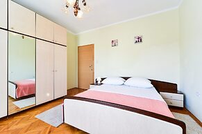 Apartment in Slivnica With Private Pool