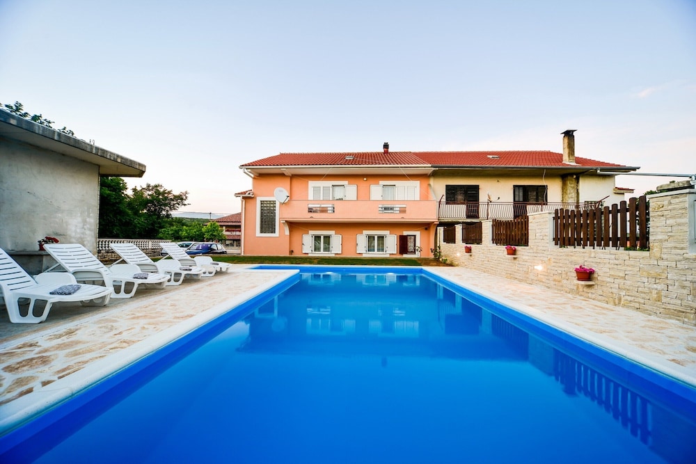Apartment in Slivnica With Private Pool