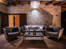Charming Villa With Private Pool