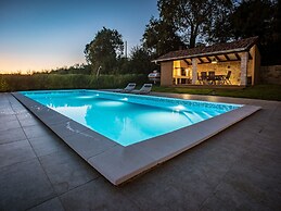 Charming Villa With Private Pool