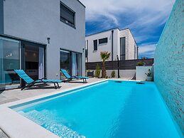 Villa in Zaton With Swimming Pool