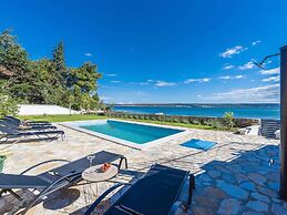 Maslenica Pool Villa With Charm