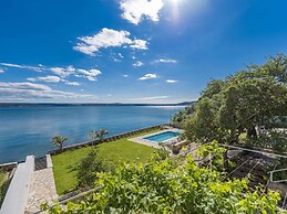 Maslenica Pool Villa With Charm