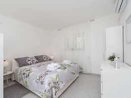 Maslenica Pool Villa With Charm