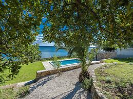 Maslenica Pool Villa With Charm