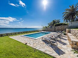 Maslenica Pool Villa With Charm