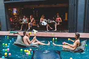 BED STATION HOSTEL KHAOSAN
