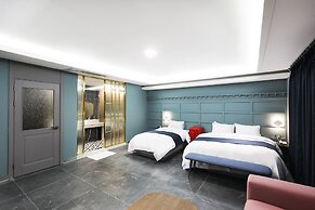 El Tower Hotel