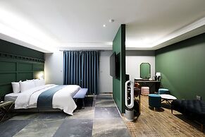 El Tower Hotel