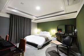 El Tower Hotel