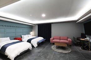 El Tower Hotel