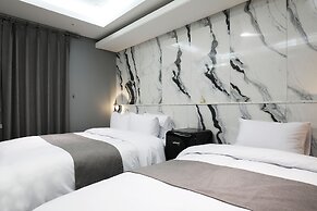 El Tower Hotel