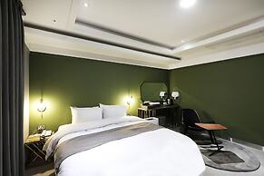 El Tower Hotel
