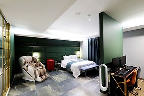 El Tower Hotel