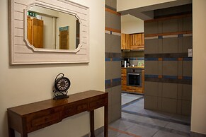 Handcrafted Unique Flat - Acropolis