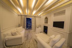 White Home by Mmega