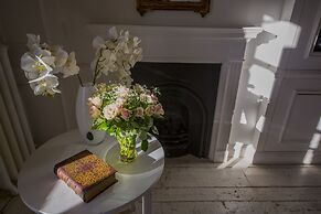 White Home by Mmega