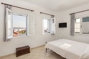 Niriides Guesthouse