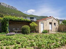 Sea-view Retreat, Kastel
