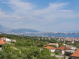 Sea-view Retreat, Kastel