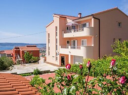 Sea-view Retreat, Kastel