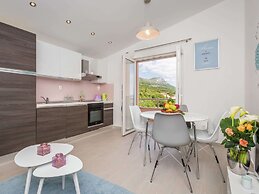 Sea-view Retreat, Kastel