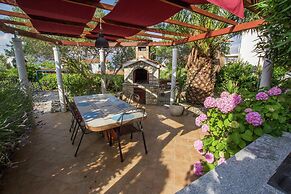 Apartment 5 km From Trogir's Center