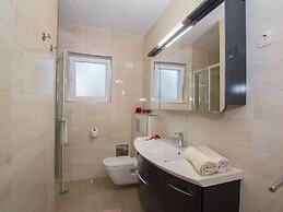 Apartment 5 km From Trogir's Center